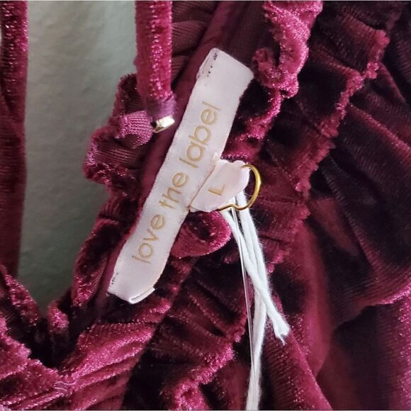 Love the Label Azalea Velvet Ruffled Tiered V-Neck Midi Dress Size Large NWT - Picture 8 of 11